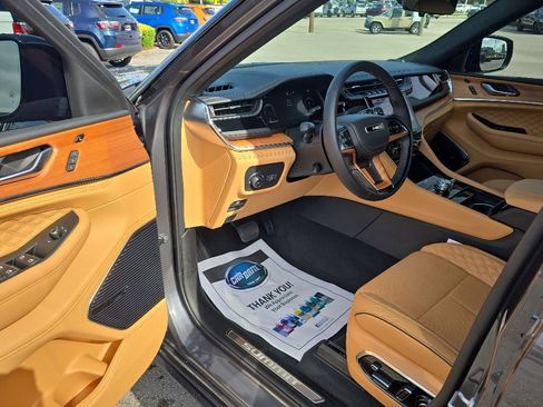 Used 2025 Jeep Grand Cherokee L Summit AWD/4WD image 12