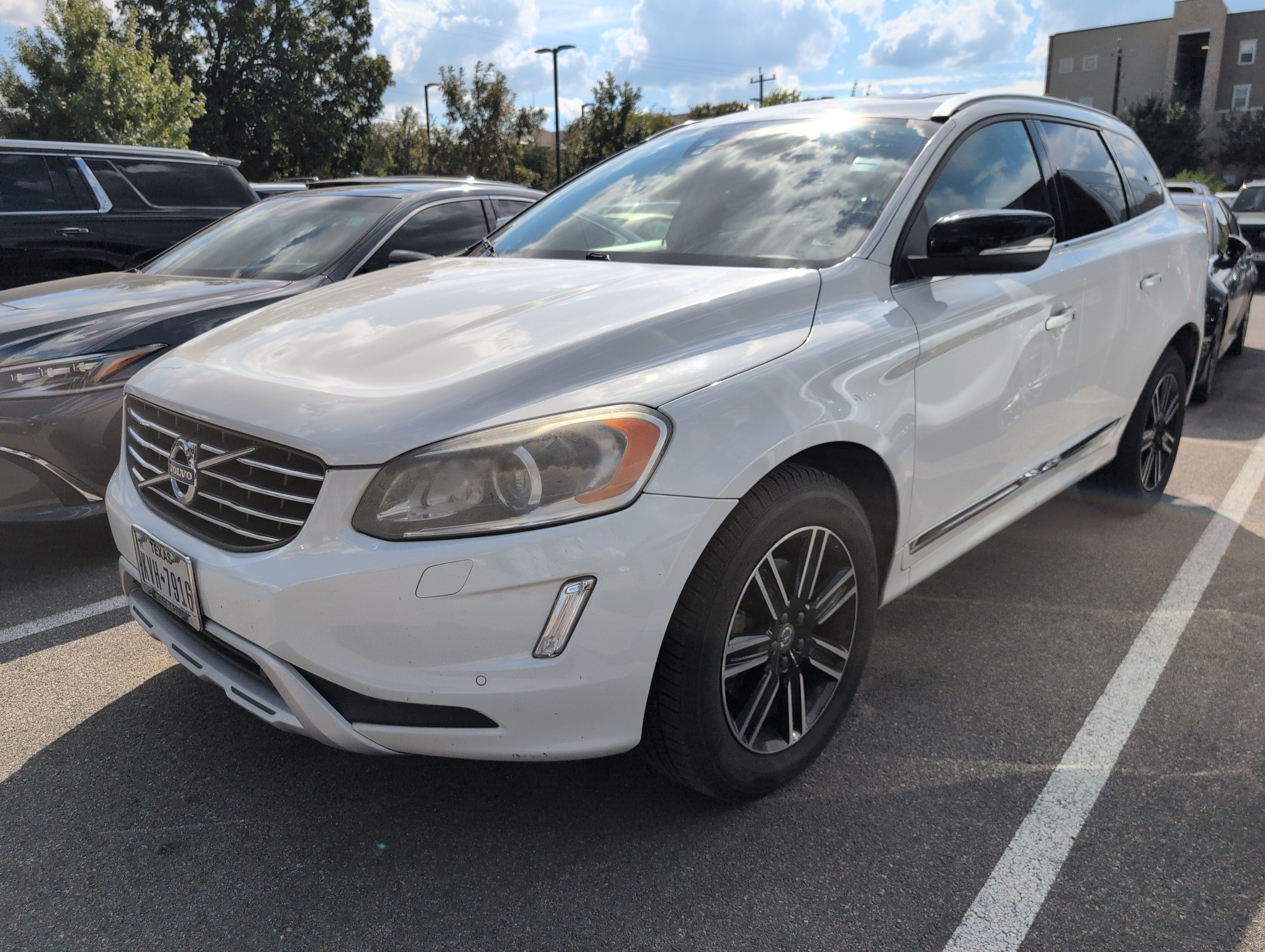 Used 2017 Volvo XC60 T5 Dynamic w/ Preferred Option Package FWD image 1