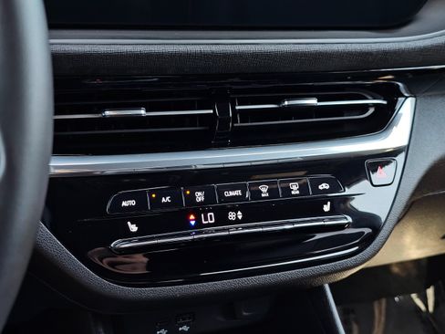Used 2024 Buick Envista Avenir FWD image 39