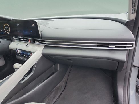 Used 2022 Hyundai Elantra Limited image 19