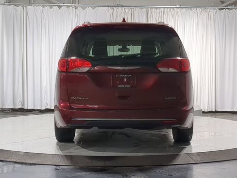Used 2017 Chrysler Pacifica Limited w/ UConnect Theater Package image 16
