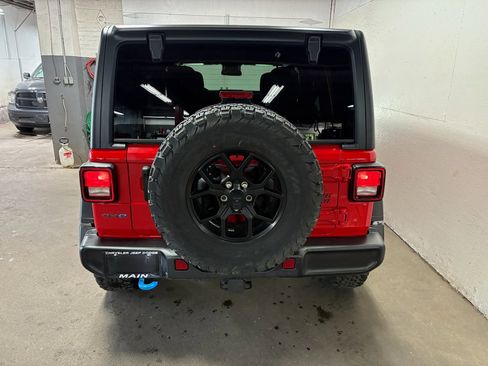 Used 2024 Jeep Wrangler Unlimited image 8