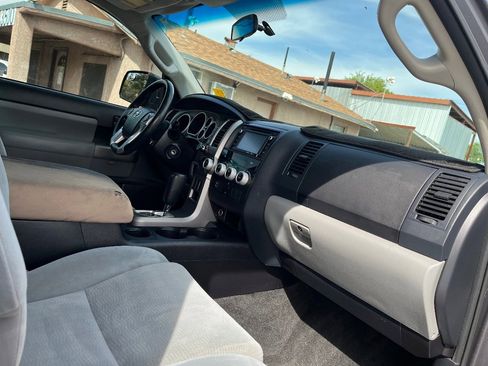 Used 2014 Toyota Sequoia SR5 image 40