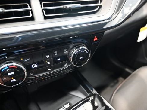 New 2026 Chevrolet Trax RS w/ Sunroof Package FWD image 17