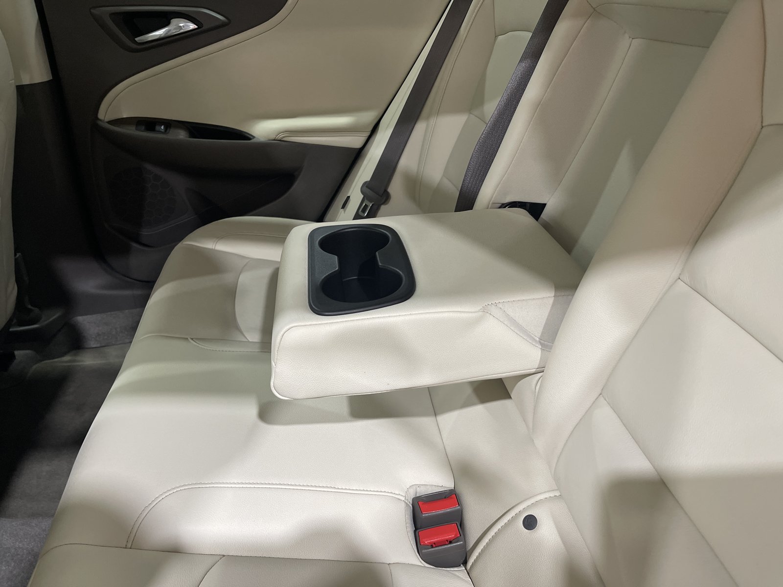Used 2019 Chevrolet Malibu LT w/ Leather Package FWD image 13
