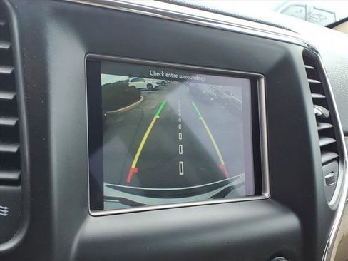 Used 2018 Jeep Grand Cherokee Limited image 11