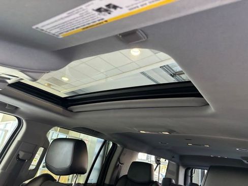 Used 2016 Cadillac Escalade ESV Luxury image 37