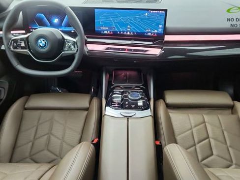 Used 2024 BMW i5 eDrive40i w/ Convenience Package RWD image 86