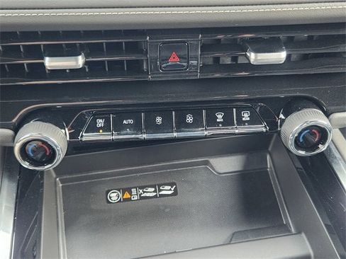 New 2025 Chevrolet Suburban Premier image 36