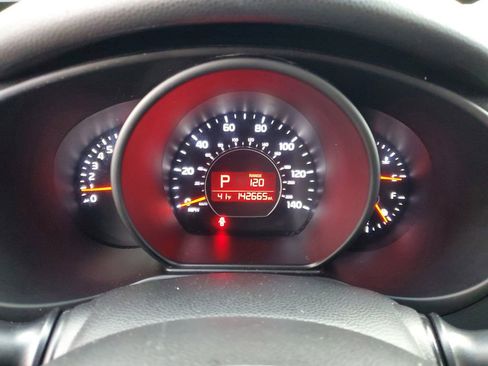 Used 2015 Kia Soul + image 9