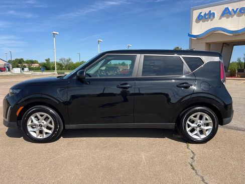 Used 2025 Kia Soul LX w/ LX Technology Package image 2