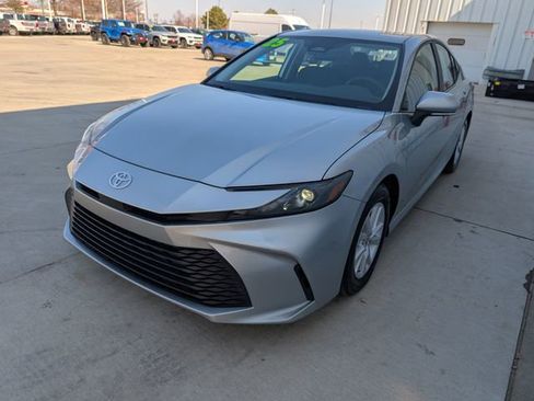 Used 2025 Toyota Camry LE image 34