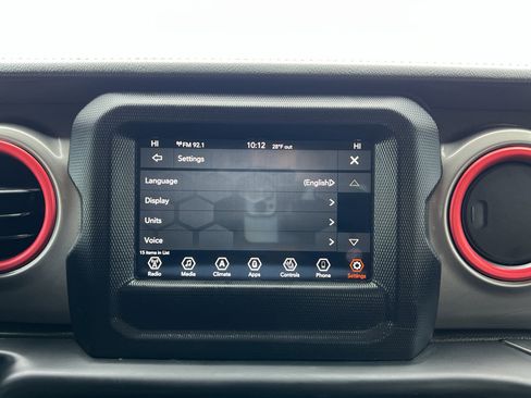 Used 2018 Jeep Wrangler Unlimited Sahara w/ Cold Weather Group image 31