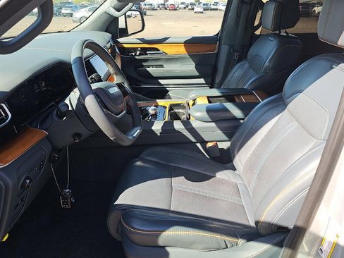 Used 2022 Jeep Grand Wagoneer Series II w/ Convenience Group III AWD/4WD image 7