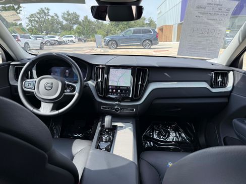 Certified 2025 Volvo XC60 B5 Plus AWD/4WD image 18