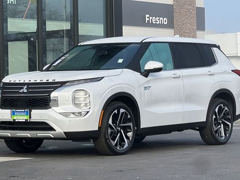 New 2025 Mitsubishi Outlander SE image 9