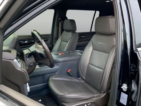 Used 2021 GMC Yukon XL Denali w/ Advanced Technology Package AWD/4WD image 8