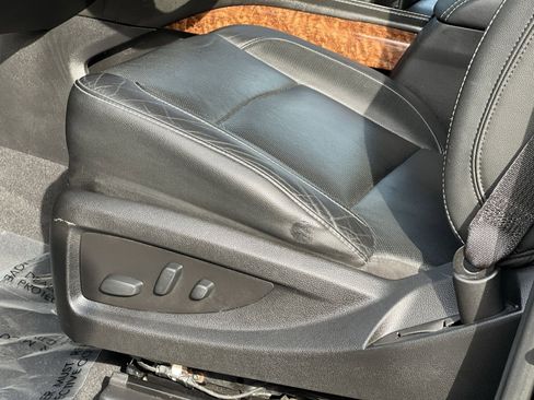 Used 2019 Chevrolet Suburban Premier image 12