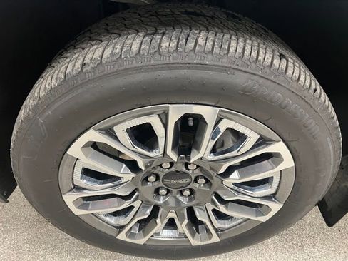 Used 2024 GMC Yukon Denali Ultimate image 15