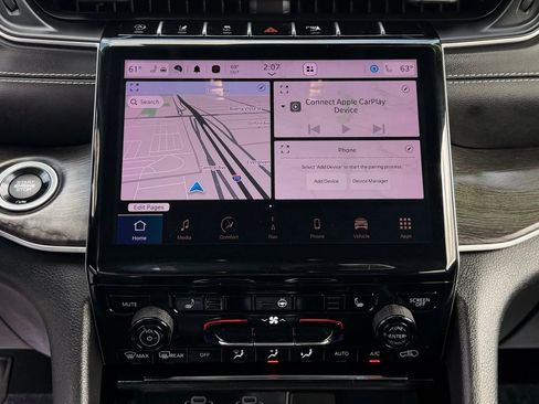 Used 2023 Jeep Grand Cherokee L Limited image 23