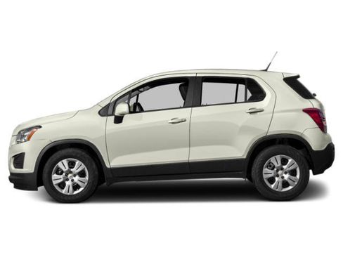 Used 2015 Chevrolet Trax LT w/ LT Sun and Sound Package FWD image 3