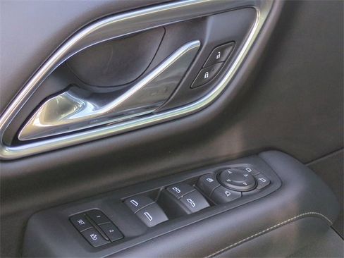 Used 2021 Chevrolet Tahoe Z71 w/ Z71 Signature Package image 13