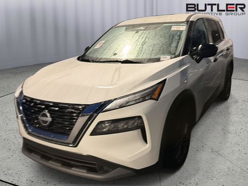 Used 2023 Nissan Rogue S FWD image 2