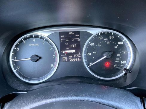 Used 2022 Nissan Kicks S image 13