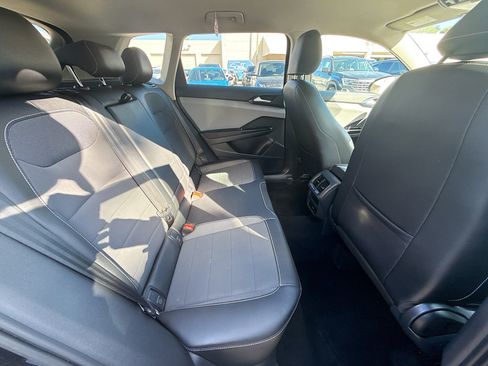 Used 2022 Volkswagen Taos SE image 28