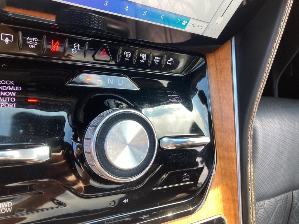 Used 2022 Jeep Grand Wagoneer Series III AWD/4WD image 30