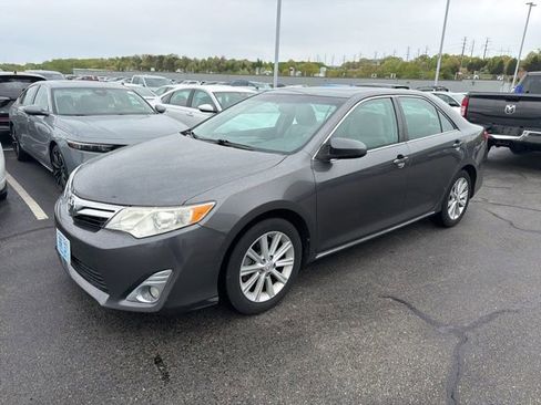 Used 2013 Toyota Camry XLE w/ Leather Pkg FWD image 2