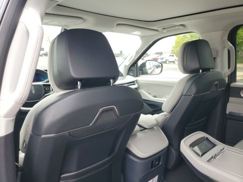 New 2026 Lincoln Navigator Reserve AWD/4WD image 28