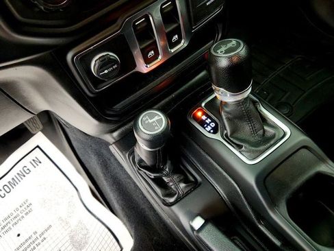 Used 2019 Jeep Wrangler Sport AWD/4WD image 16