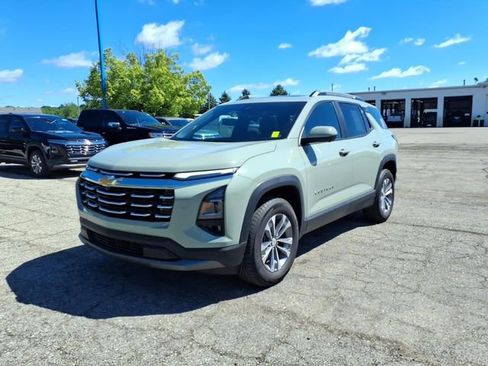 Used 2025 Chevrolet Equinox LT w/ Convenience Package II AWD/4WD image 3