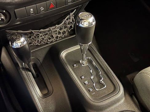 Used 2012 Jeep Wrangler Unlimited Rubicon w/ Connectivity Group image 14