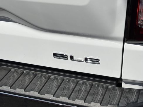 Used 2025 GMC Sierra 1500 SLE RWD image 10