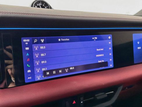Certified 2025 Porsche Macan Turbo Electric AWD/4WD image 21