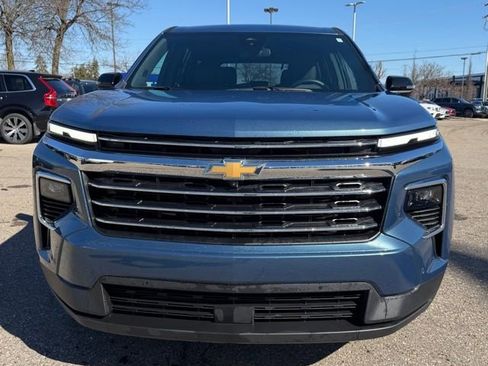 Used 2024 Chevrolet Traverse LT w/ Enhanced Driving Package image 2