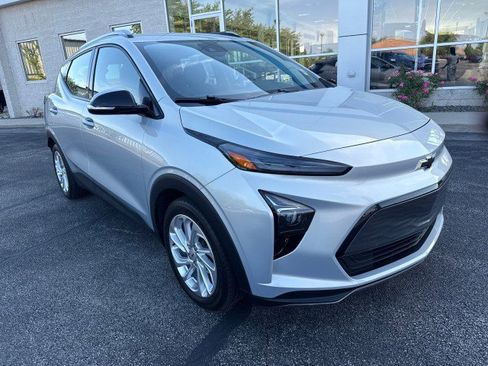 Used 2023 Chevrolet Bolt EUV LT w/ Comfort Package FWD image 1