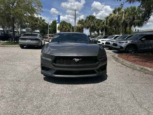 Used 2025 Ford Mustang Coupe RWD image 9