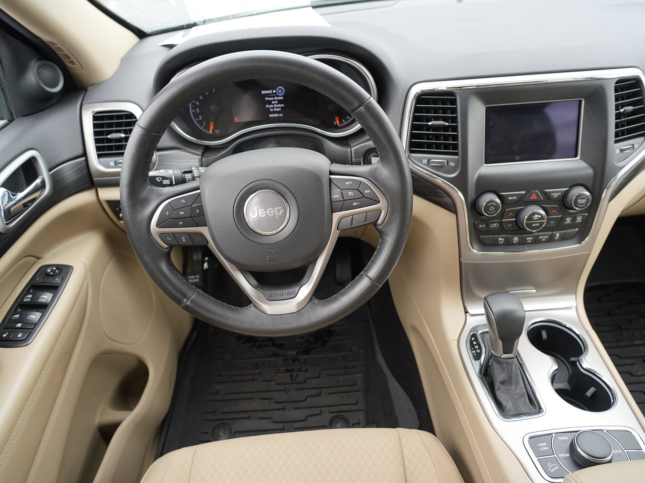 Used 2019 Jeep Grand Cherokee Laredo AWD/4WD image 21