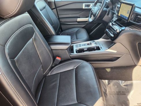 Used 2023 Ford Explorer Limited image 15