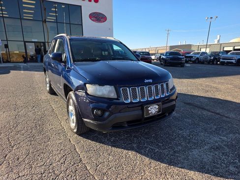 Used 2015 Jeep Compass Latitude image 1