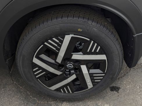 New 2026 Nissan Kicks SV w/ SV Premium Package FWD image 7
