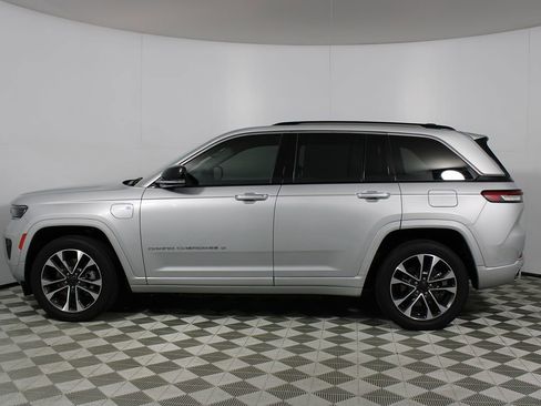 Used 2022 Jeep Grand Cherokee Overland w/ Luxury Tech Group IV image 47