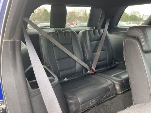 Used 2015 Ford Explorer XLT w/ Equipment Group 202B image 4