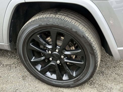 Used 2020 Jeep Grand Cherokee Altitude image 12