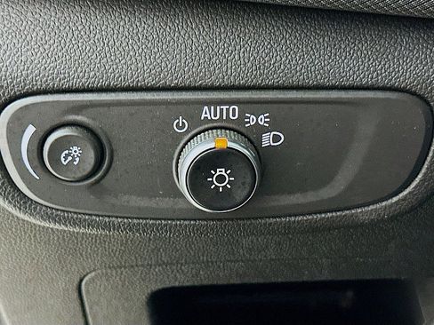 Used 2025 Chevrolet TrailBlazer RS w/ Convenience Package AWD/4WD image 10