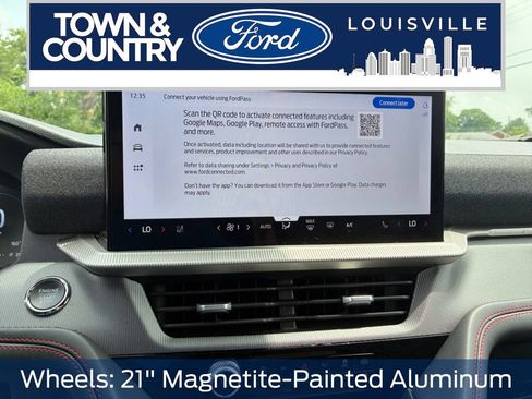 Used 2025 Ford Explorer ST-Line w/ ST-Line Street Pack AWD/4WD image 17