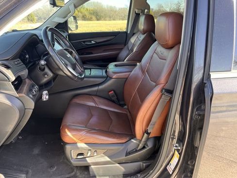 Used 2018 Cadillac Escalade ESV Premium Luxury image 23